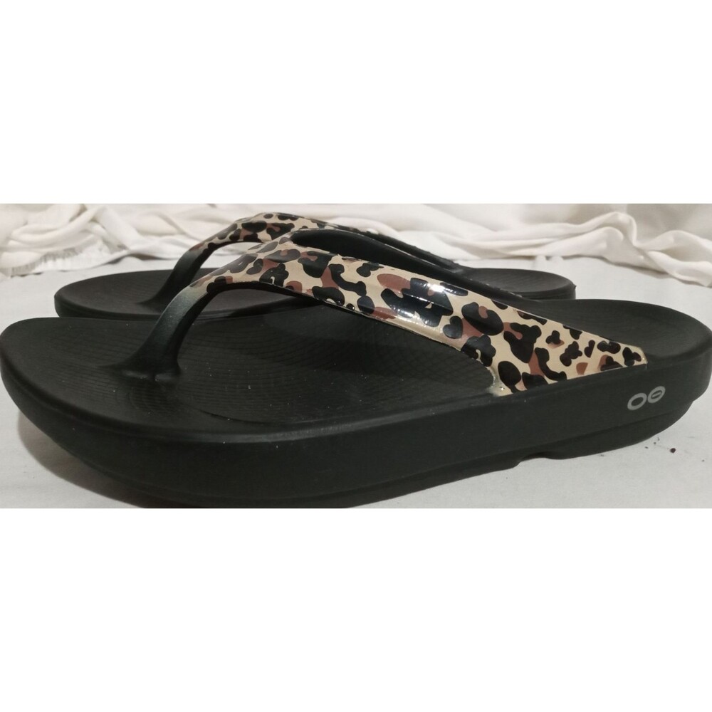 Oofos OOlala Flip Flop Sandal Women Size 9W Limited Leopard Print Thong